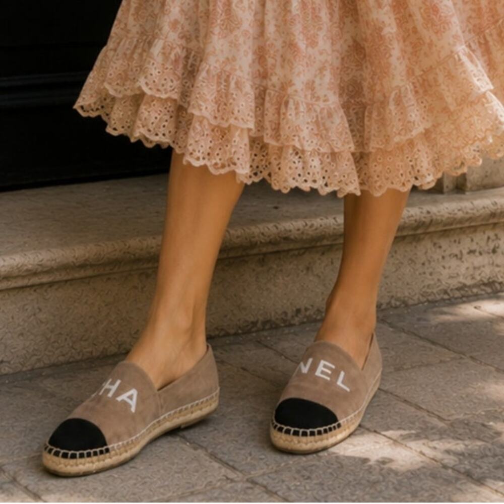 Authentic CHANEL Velvet Logo Espadrilles Beige Taupe Black Cap Toe Flats EU 38 - Picture 11 of 11